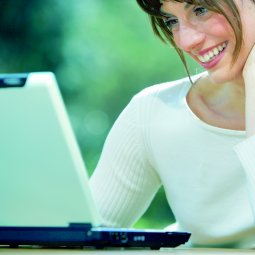 Imagen representativa de desarrollo de software a medida